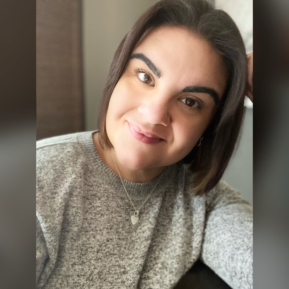 Meet your Posher, Adelia